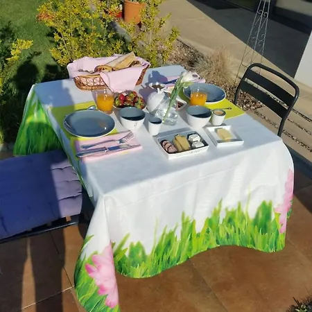 Le Jardin Des Pies Bed & Breakfast *